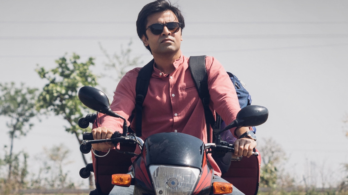 panchayat-season-3-jitendra-kumar-returns-as-abhishek-tripathi-with-his-bike-first-look